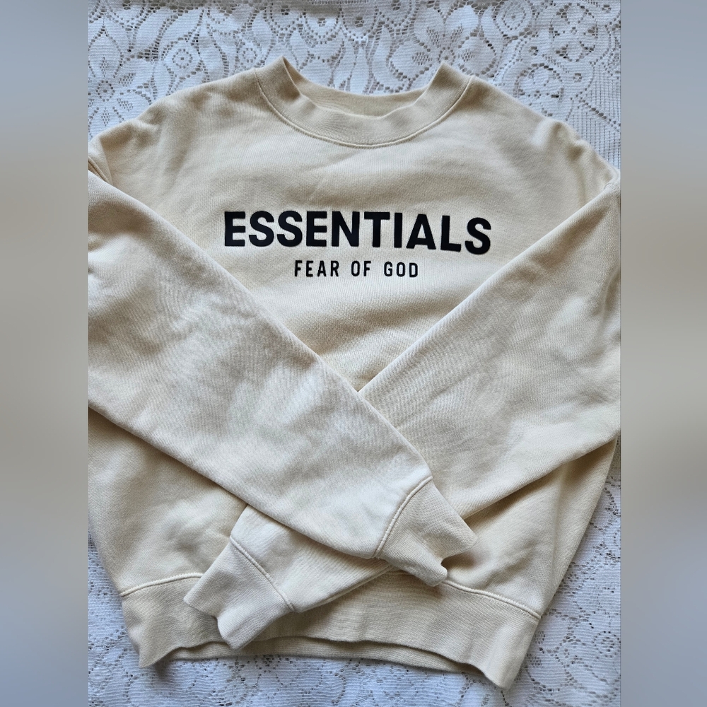 Fear of God Essentials Cream Crewneck (size M)